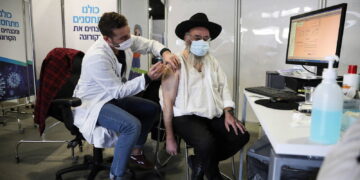 Israel lidera la cantidad de vacunados: ya inmunizó contra el coronavirus a más de un millón de personas