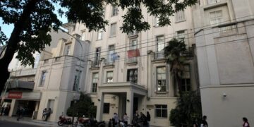 Polémica: juez obligó a un sanatorio a administrar dióxido de cloro a un paciente