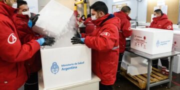 Este lunes comienzan a distribuirse otras 375 mil dosis de Sputnik V a toda Argentina