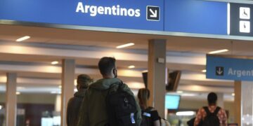 Suspenden desde el sábado los vuelos provenientes de Brasil, Chile y México