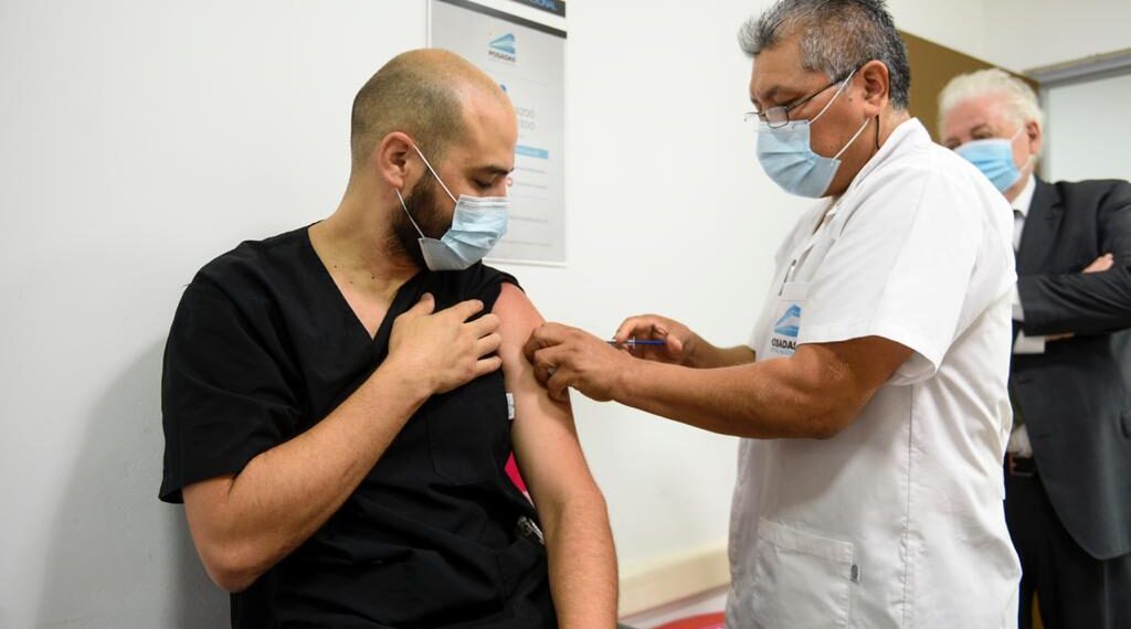 El objetivo de la vacunación contra el Covid- 19 es reducir el impacto de las muertes y hospitalizaciones