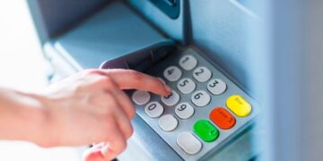 Quiénes podrán usar los cajeros automáticos sin pagar desde el mes que viene