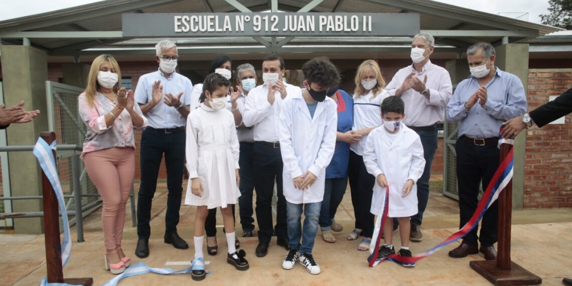 Herrera Ahuad inauguró el nuevo edificio de la Escuela Nº 912 “Juan Pablo II”