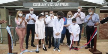 Herrera Ahuad inauguró el nuevo edificio de la Escuela Nº 912 “Juan Pablo II”