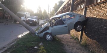 Un joven de 14 años le robó el auto a sus padres, chocó y mató a una persona en González Catán