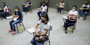 Coronavirus: Paraguay decretó más restricciones y suspensión de clases presenciales por el aumento de casos