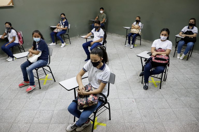 Coronavirus: Paraguay decretó más restricciones y suspensión de clases presenciales por el aumento de casos