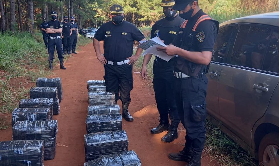 La Policía secuestró un auto cargado con marihuana en San Ignacio