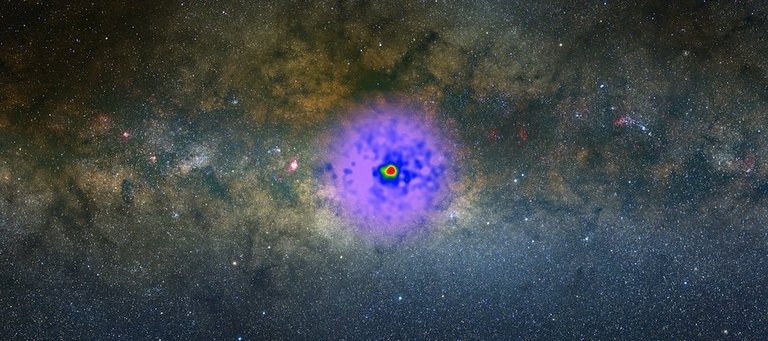 Espacio: un misterioso resplandor captado en el centro de nuestra galaxia podría deberse a materia oscura
