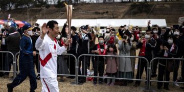 Juegos Olímpicos de Tokio: inició sin público el relevo de la llama olímpica
