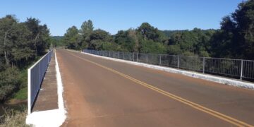 Corte preventivo del paso sobre el puente Pindaiti