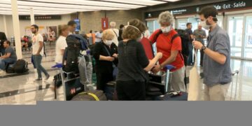 Segunda ola: cierre de fronteras, vuelos suspendidos y medidas sanitarias para viajeros