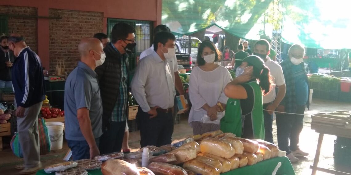 Autoridades municipales recorrieron la Feria Franca de la Chacra 32 33