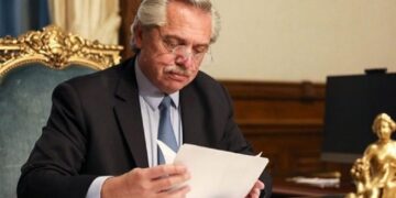 Gobierno pagará ayuda de $15.000 para beneficiarios de AUH, AUE y monotributistas de las categorías más bajas