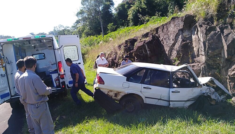 Se durmió al volante y chocó con un paredón en la ruta 12