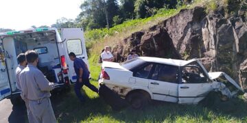 Se durmió al volante y chocó con un paredón en la ruta 12