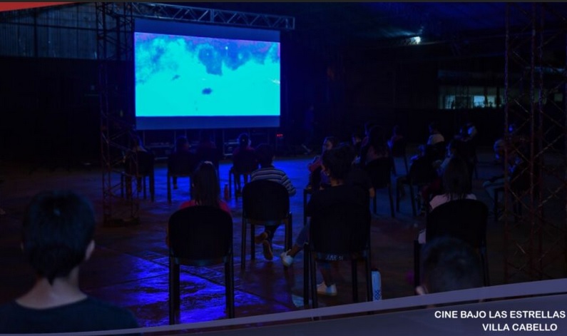 El “Cine bajo las Estrellas” llegó a Villa Cabello