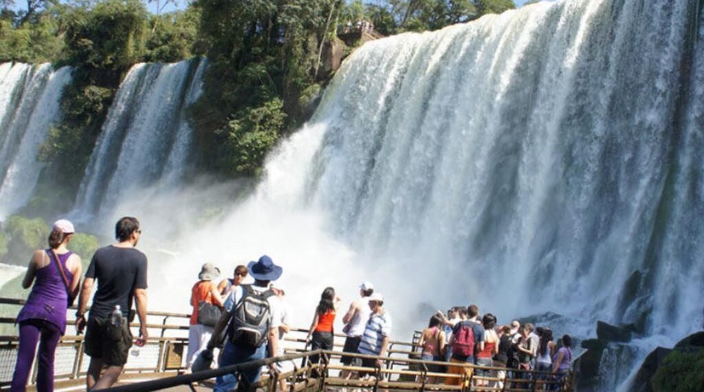 Unos 4 millones de turistas viajaron por el país en Semana Santa y gastaron unos $14.000 millones