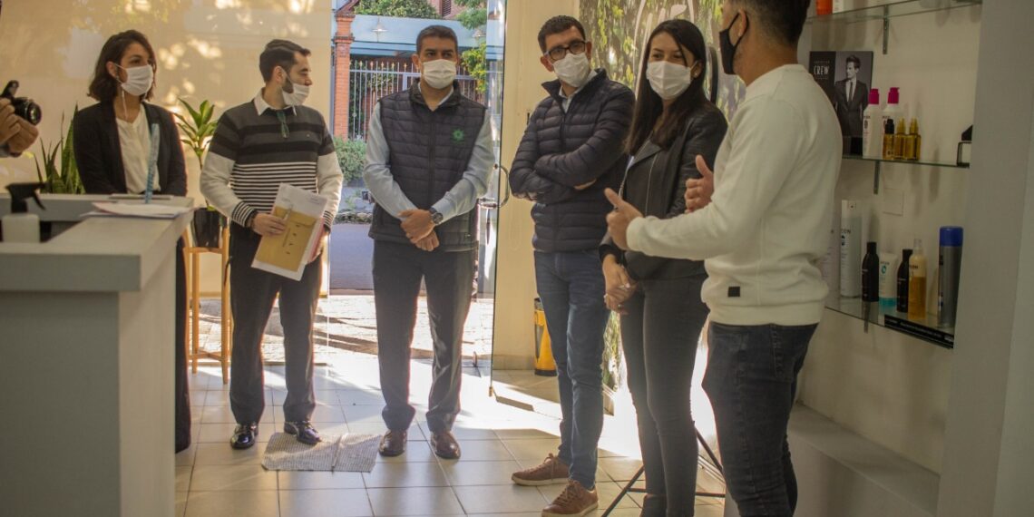 Con entrega de herramientas se refuerza el emprendedurismo y la economía social