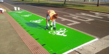 Demarcan lugares reservados para motos y personas con discapacidad