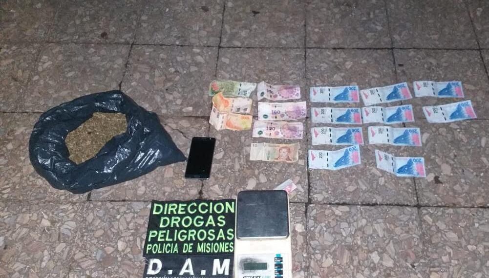Arrestaron a dos jóvenes con una bolsa de marihuana en el centro de Posadas