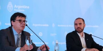 Acuerdan un aumento del 35% en el salario mínimo en siete tramos