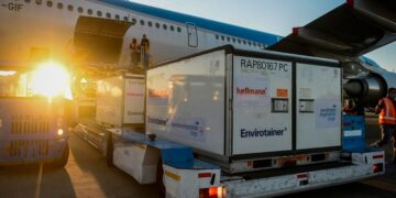 En las últimas 24 horas llegaron al país más de 650 mil dosis de vacunas en vuelos de Aerolíneas
