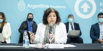 Vizzotti: “No es en fábricas ni aulas donde se dan los contagios sino en las reuniones sociales”