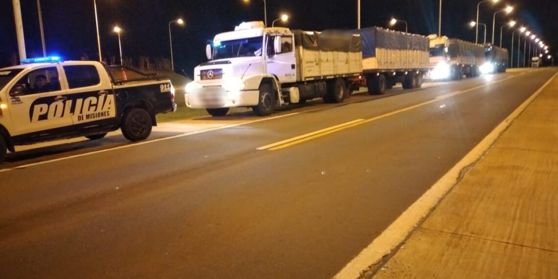 San José: retuvieron cuatro camiones sojeros que ingresaron a la provincia ilegalmente