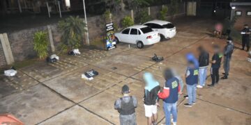 La Policía interceptó dos autos, detuvo a cinco hombres y secuestró 187 kilos de marihuana en Posadas