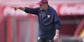 El entrenador de Independiente Julio César Falcioni tiene coronavirus