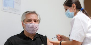 El Instituto Gamaleya, fabricante de la vacuna Sputnik, deseó “una pronta recuperación” a Alberto Fernández