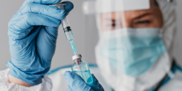 Coronavirus: se vacunará esta semana al personal de la UNaM de 60 años o más