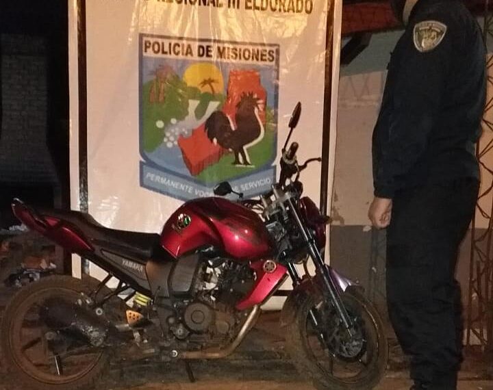 Robaron en la casa de una abuela, intentaron huir en moto y fueron capturados
