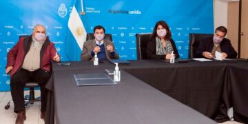 El Gobierno acordó un aumento del 35% en seis tramos para los empleados estatales nacionales