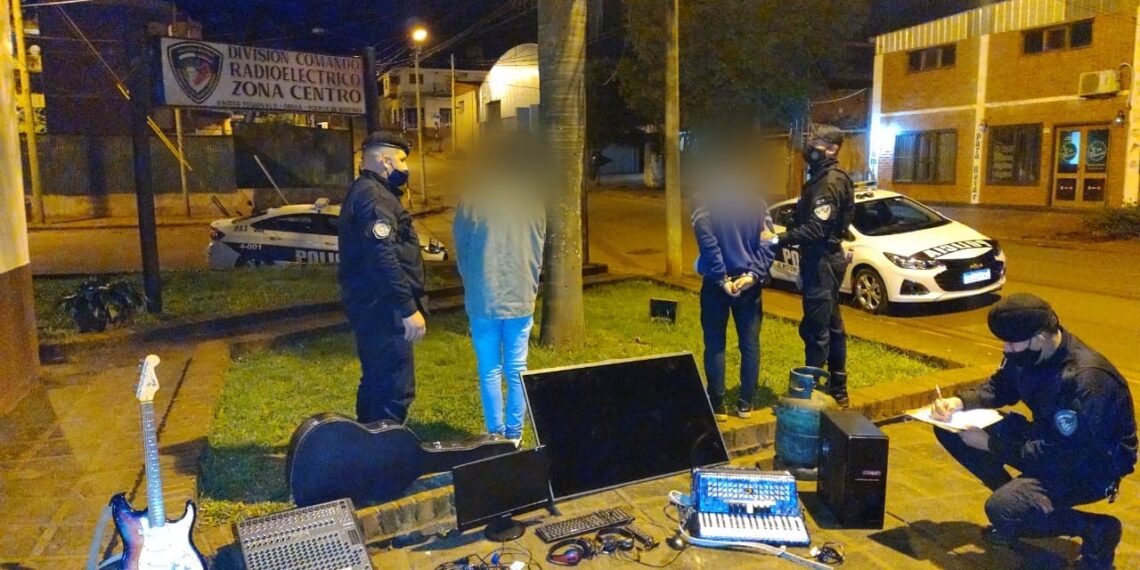 Atraparon a dos jóvenes y recuperaron varios objetos robados de un Centro Cristiano del barrio Villa Stemberg