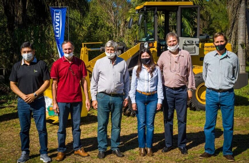 Entregaron tractores e insumos a productores de Gobernador Roca
