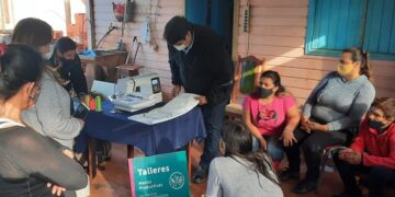 Manos productivas:  Capacitan a emprendedores en técnicas de bordados