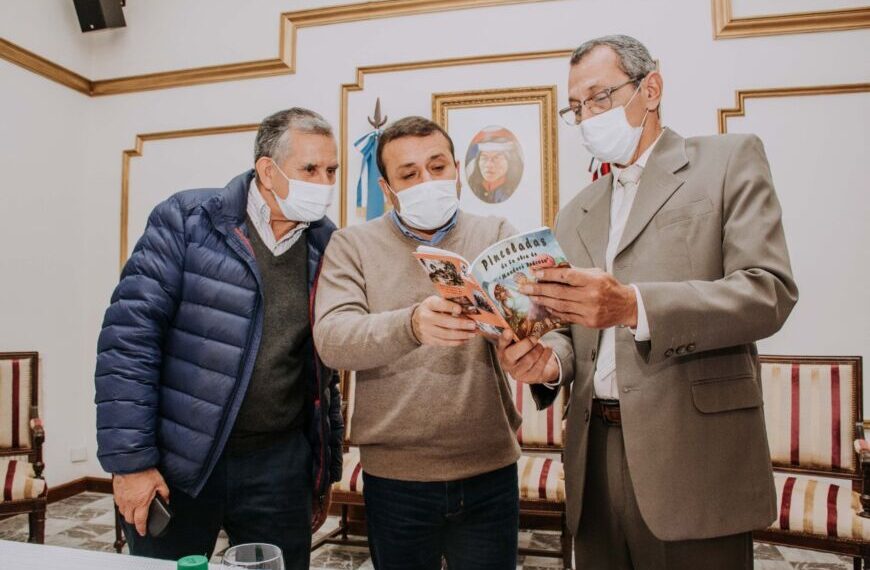 Herrera Ahuad recorrió la muestra conmemorativa de “Mandové” Pedrozo