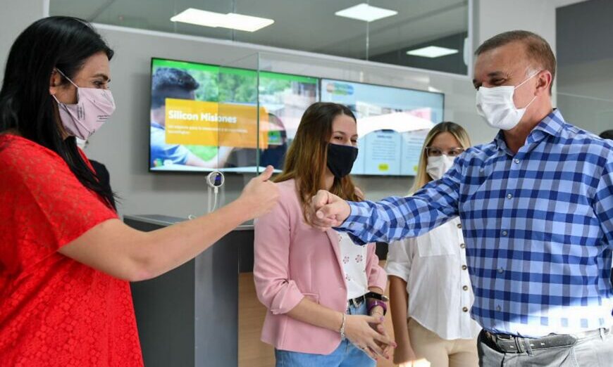 La Universidad del Conocimiento sumó 80 nuevos egresados