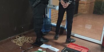 Posadas: atraparon a un joven que robó herramientas de un auto