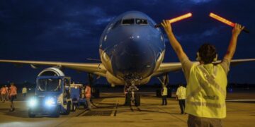 Partió un nuevo vuelo de Aerolíneas a Moscú en búsqueda de más vacunas Sputnik V