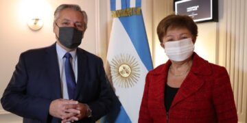 El Presidente arribó al país luego de su gira europea por Portugal, España, Francia e Italia
