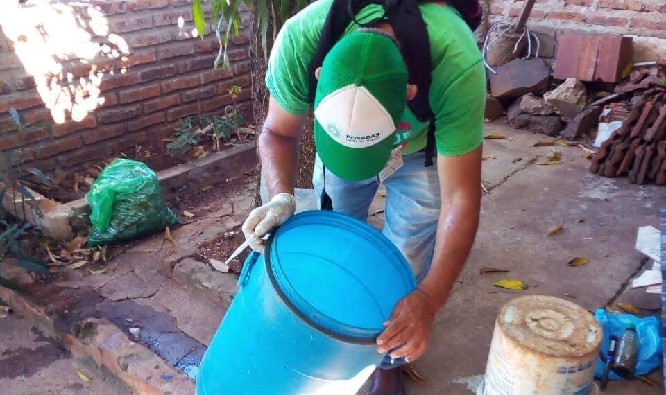 Dengue: después de la lluvia, se recomienda vaciar recipientes en casa