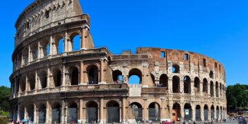 Proyectan reconstruir la arena del Coliseo romano