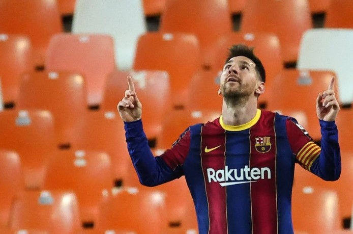 Messi marcó un gol espectacular de tiro libre y se acerca a un récord de Maradona: su brillante actuación con el Barcelona