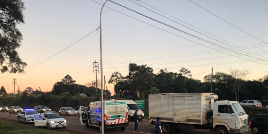 Un motociclista falleció tras un triple choque en Oberá