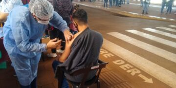 Casi 700 personas se inmunizaron contra el Covid en operativos sorpresas