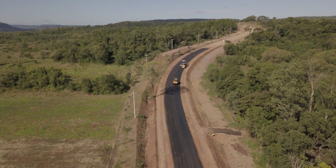 Profundidad más cerca de estar conectada por asfalto a la red vial nacional