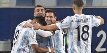 De la mano de un Messi histórico, Argentina goleó a Bolivia y espera afilada los cuartos